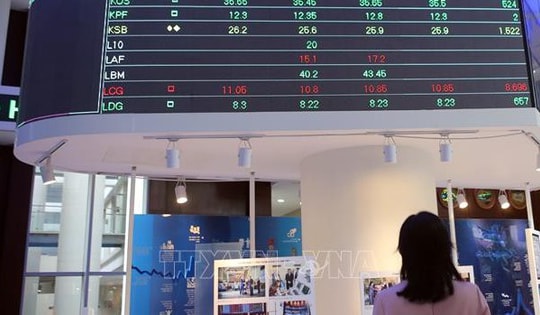 Thanh khoản gần 2 tỷ USD, chứng khoán chốt phiên cao nhất lịch sử