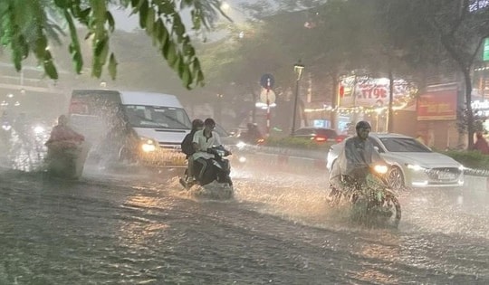 Hà Nội có thể xuất hiện mưa dông vào chiều nay