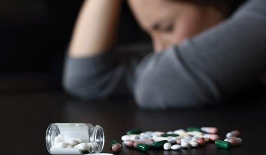 Sau 5 năm sử dụng chất kích thích, cô gái 21 tuổi rối loạn tâm thần, đánh cả mẹ