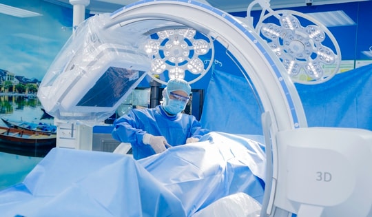 Bệnh viện Đa khoa Hồng Ngọc tiên phong ứng dụng công nghệ C-arm 3D thế hệ mới trong phẫu thuật chấn thương chỉnh hình