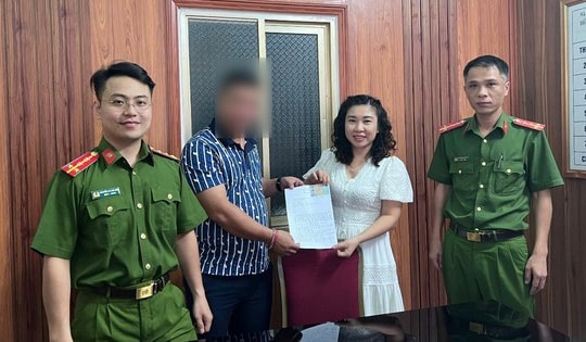 Người đàn ông Hà Nội chuyển khoản nhầm hơn 1 tỷ đồng may mắn được công an tìm giúp