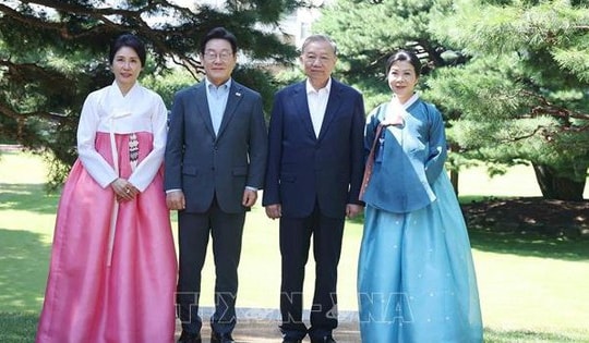 Tổng Bí thư Tô Lâm và Phu nhân dự tiệc trà và thưởng thức nghệ thuật truyền thống