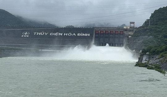Mở cửa xả lũ hồ thủy điện Hòa Bình vào tối nay ứng phó với mưa lớn