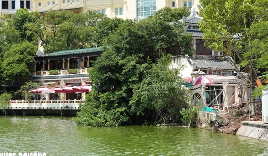 Cận cảnh tháo dỡ Hàm Cá mập và một phần nhà hàng Thủy Tạ bên hồ Gươm