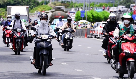 Miền Bắc oi nóng đỉnh điểm trước khi đón mưa dông