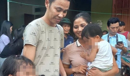 Bị cáo vụ 'gà lôi trắng' trở về quê nhà trong vòng tay người thân