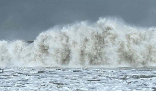 Chủ động ứng phó với gió mạnh trên biển, mưa lớn ở miền Bắc từ đêm nay