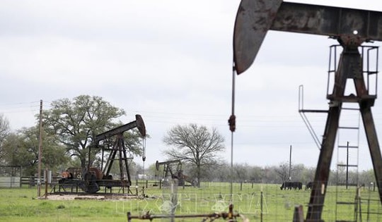 Giá dầu giảm xuống mức thấp nhất trong hơn 2 tháng