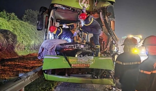 Tai nạn trên cao tốc Nội Bài - Lào Cai, tài xế xe khách tử vong