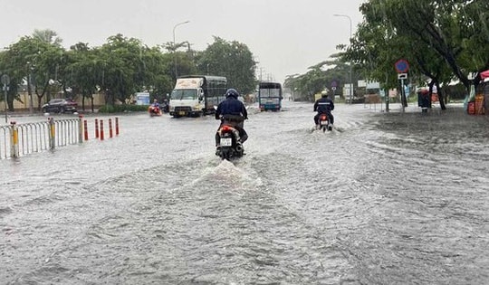 Diễn biến chi tiết mưa dông từng khu vực từ đêm nay