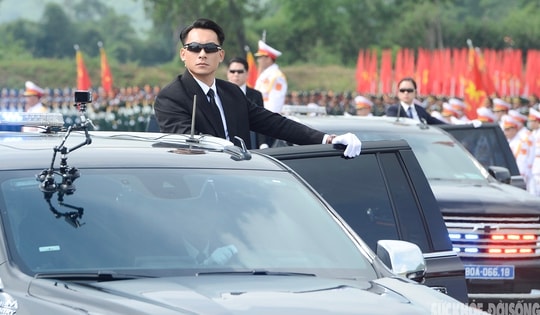 Cảnh vệ K01 cực 'ngầu’ giữa dàn xe đặc chủng Công an nhân dân