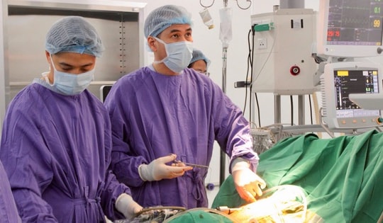 Thầy thuốc Ưu tú Phạm Việt Hùng: Người chinh phục những ca mổ 'bất khả thi' ở Quảng Ninh