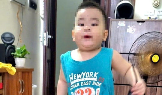 Con liên tục nhổ nước bọt, ăn vạ khi không vừa ý: Chuyên gia giáo dục chỉ cách 'trị' dứt điểm