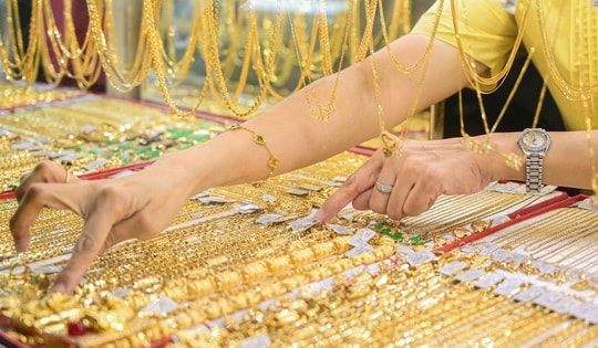 Giá vàng hôm nay ngày 15/8 đồng loạt giảm mạnh