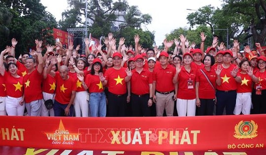 Phát động sự kiện đi bộ trên toàn quốc 'Cùng Việt Nam tiến bước'