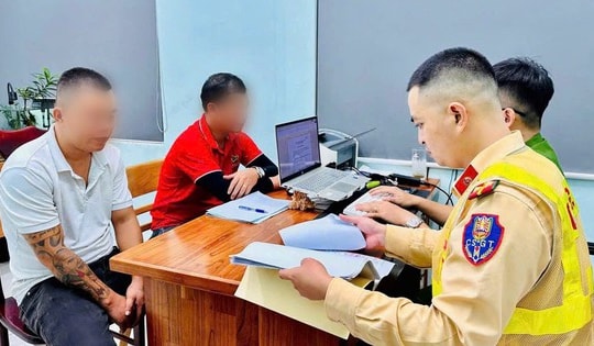 Nguyên nhân nam thanh niên ngồi bệt trên đường chặn đầu xe ô tô khách