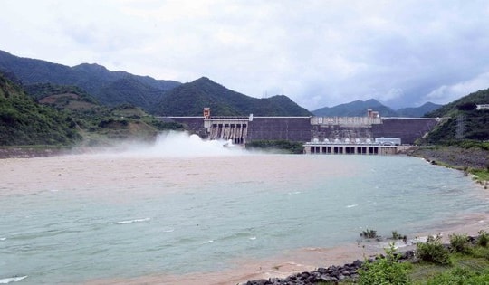 Tiếp tục đóng cửa xả thủy điện Sơn La ứng phó với mưa lớn