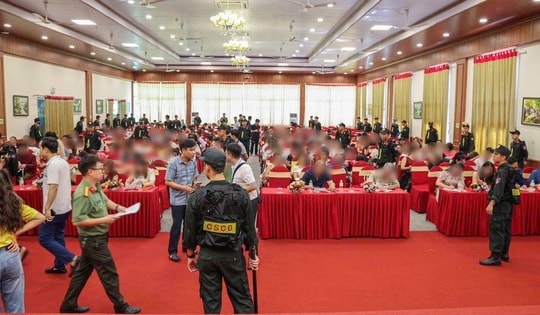 Công an xuất hiện tại hội thảo 'tiền ảo', nhà đầu tư mới biết đang bị lừa

