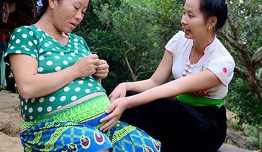 Vai trò của cô đỡ thôn bản trong hành trình 1000 ngày đầu đời - giai đoạn 'vàng' cho trẻ phát triển toàn diện