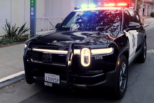 Xe điện tuần tra đầu tiên của Rivian sẵn sàng truy đuổi tội phạm