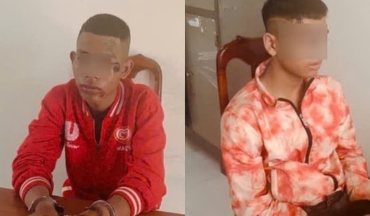 Bắt khẩn cấp 2 đối tượng dùng xe máy trộm cắp đi cướp điện thoại của phụ nữ