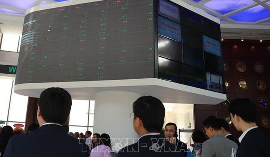 VN-Index liên tiếp thiết lập đỉnh lịch sử, áp lực chốt lời gia tăng
