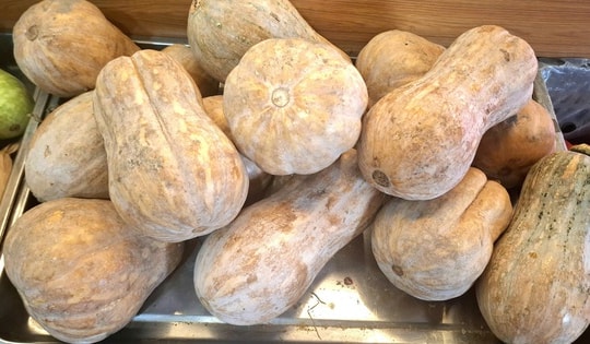 Bí đỏ giá siêu rẻ, nhiều người mua về tích trữ, nấu món vừa ngon lại bổ