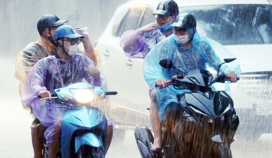 Mưa dồn dập ở nhiều nơi thuộc Bắc Bộ và Bắc Trung Bộ