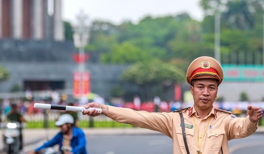 Ngày 19/8 tạm cấm, hạn chế phương tiện từ đường Hoàng Sa đến Lý Sơn, người dân đi lại thế nào?