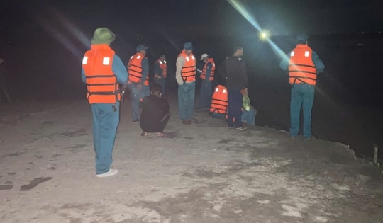 Lật bè do dông lốc trong đêm, hai người dân tử vong trên biển