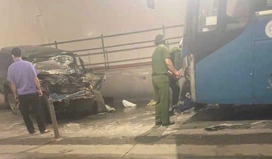 Video ô tô mất lái khi vào hầm Đèo Ngang gây tai nạn nghiêm trọng