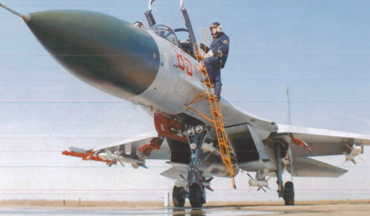 Ai sẽ thắng trong cuộc chiến sinh tử giữa F-35 tàng hình và 'ác mộng' Su-27?