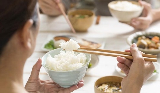 Ăn cơm có béo hơn ăn bún, phở?