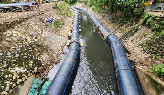 Cận cảnh đường ống khổng lồ dẫn nước hồ Tây ‘hồi sinh’ sông Tô Lịch