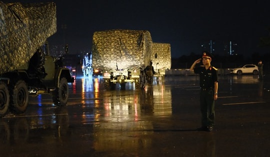 Dàn khí tài tham gia diễu binh, diễu hành di chuyển về nội thành Hà Nội trong đêm