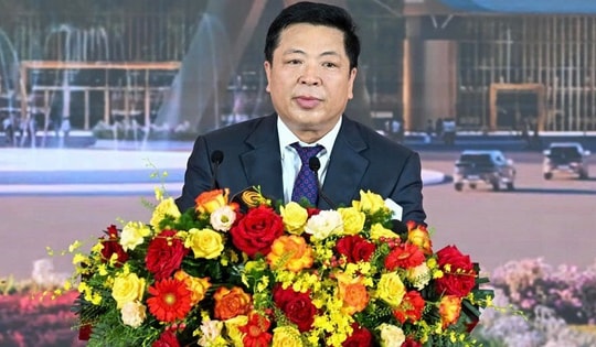 'Hãy đặt thêm những viên gạch vững chắc vào nền móng tạo dựng đất nước hùng cường’