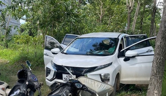 Khống chế 4 đối tượng nghi sử dụng ma túy, cố thủ trong xe ô tô