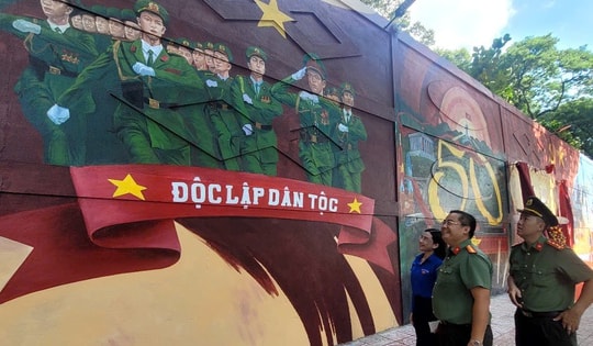 Khánh thành công trình bích họa kỷ lục 'Việt Nam tươi đẹp' ở TPHCM