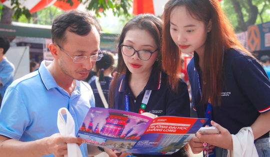 Đếm ngược giờ G: Thí sinh nóng lòng chờ điểm chuẩn đại học 2025