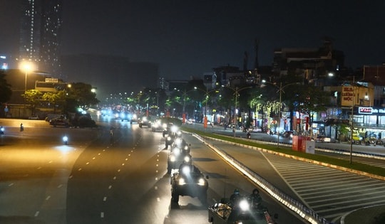 Cảnh tượng hoành tráng khi dàn khí tài 'khủng' tiến về Thủ đô Hà Nội chuẩn bị cho A80