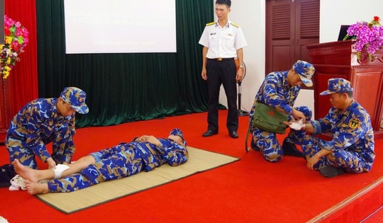 Quân y Vùng 4 Hải quân thi tài kỹ thuật cấp cứu