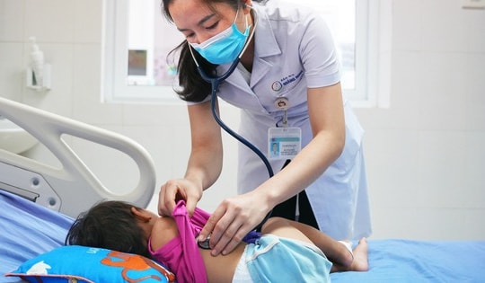 Cứu sống cháu bé 21 tháng tuổi bị rắn độc cắn