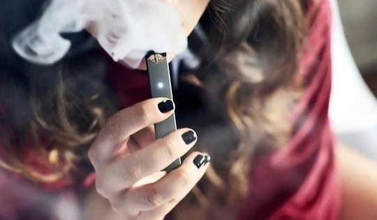 Cô gái ngưng tim sau 2 năm sử dụng thuốc lá điện tử