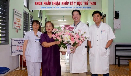 Bệnh nhân 69 tuổi 'hồi sinh bước chân' sau nhiều năm không thể đi lại