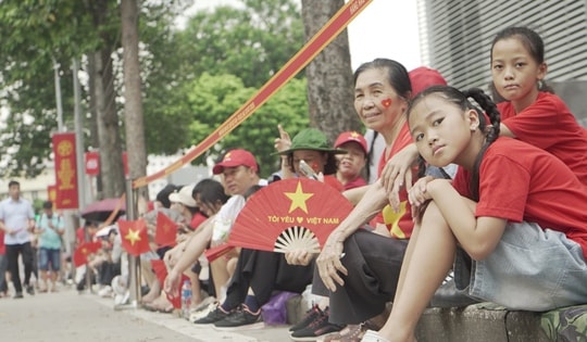 Hàng vạn người đổ về các tuyến phố quanh Quảng trường Ba Đình xem tổng hợp luyện diễu binh, diễu hành