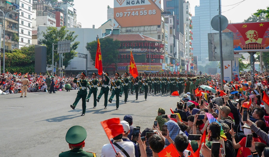 Xem diễu binh, diễu hành Lễ Quốc khánh 2/9: Kinh nghiệm chọn chỗ, bí quyết giữ sức khỏe