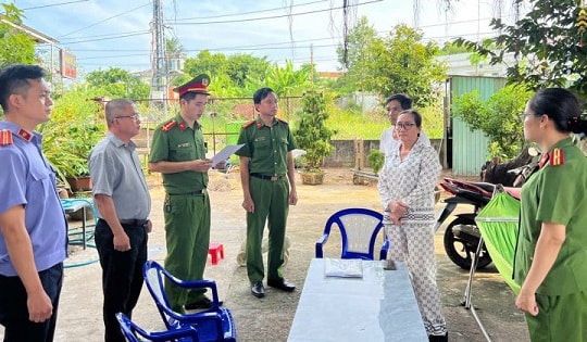 Bắt giam cựu cán bộ Hội phụ nữ tham ô tiền của hội viên khi vay vốn ngân hàng