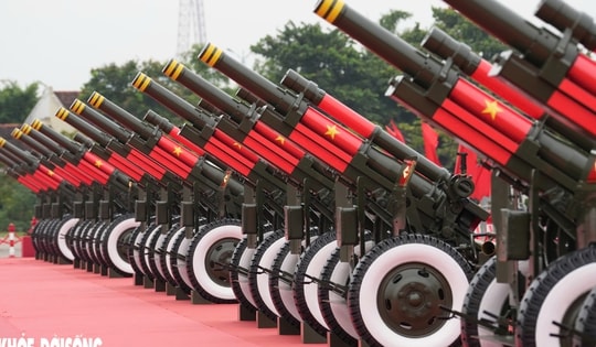 Cận cảnh dàn pháo lễ sẵn sàng khai hỏa trong buổi tổng hợp luyện diễu binh tối nay 21/8