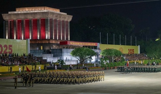 LIVE: Lần đầu tổng hợp luyện diễu binh, diễu hành A80 tại Quảng trường Ba Đình