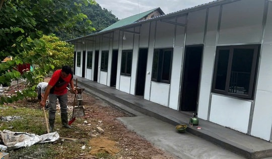 Trạm y tế lắp ghép giữa tâm lũ Mỹ Lý hoàn thành, người dân yên tâm khám chữa bệnh